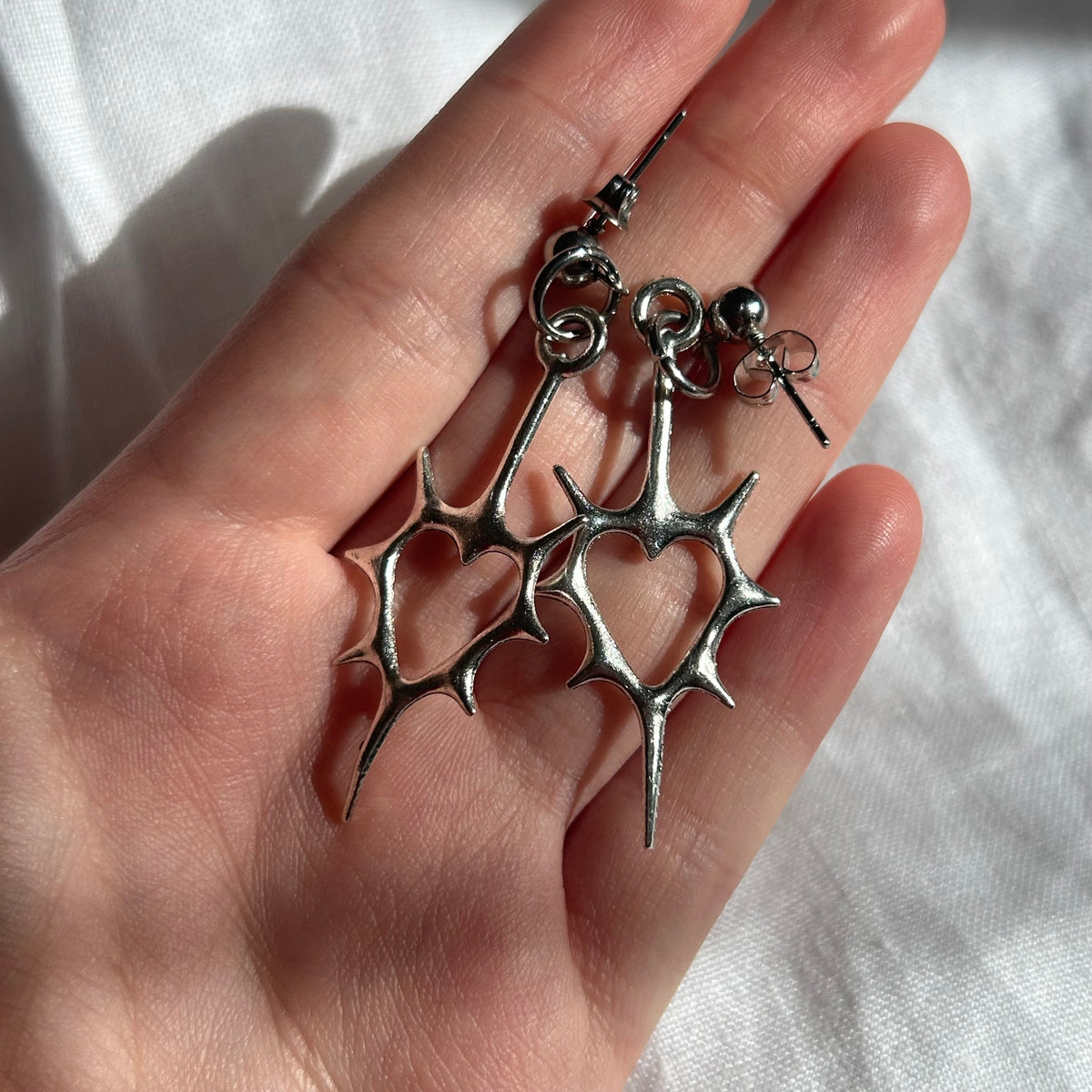 Heart spike stud earrings