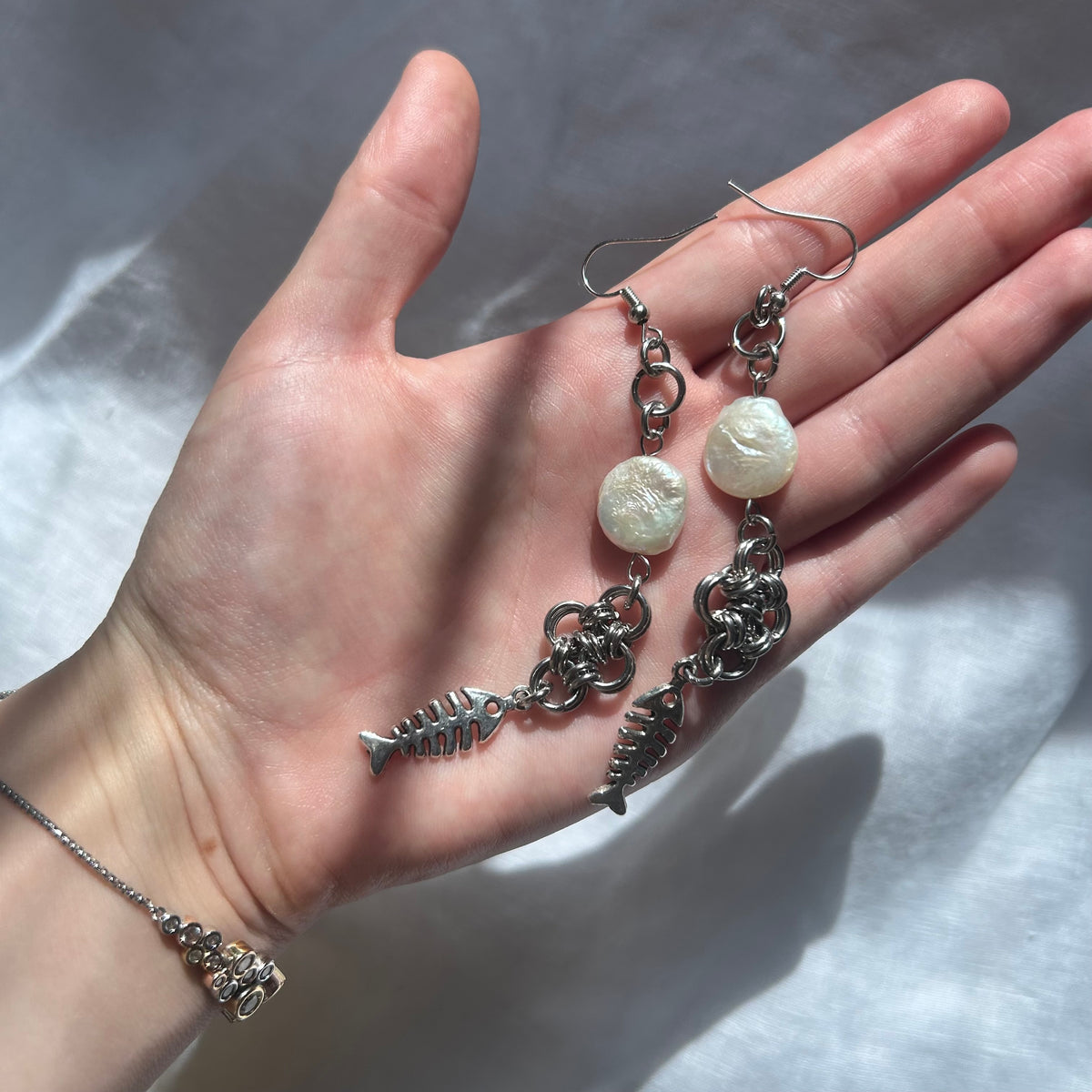Chainmail freshwater pearl fish charm earrings