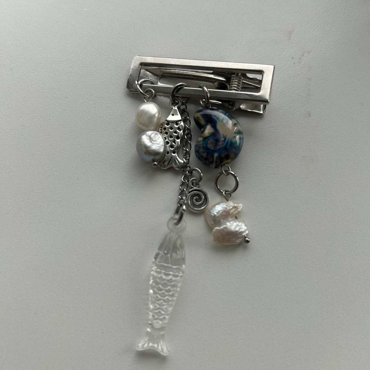 Fish and pearl cluster clip