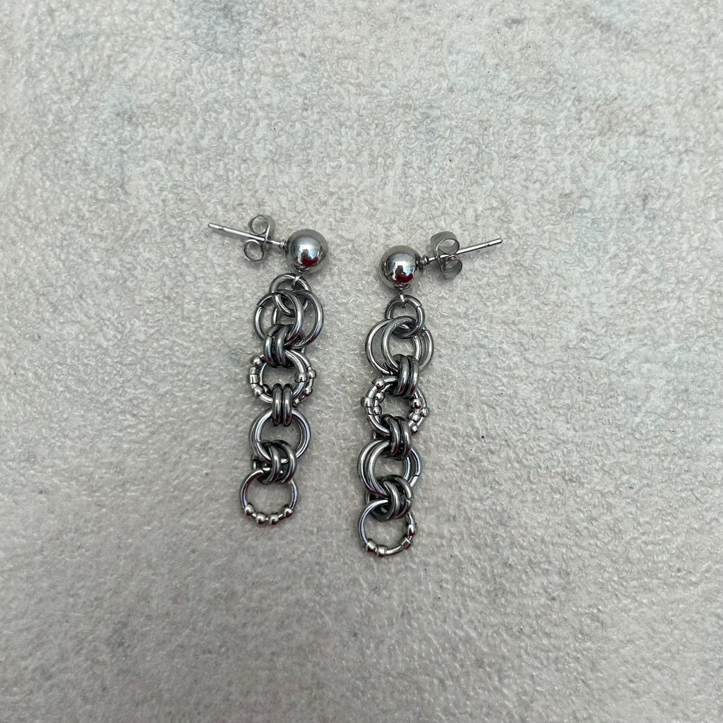Chainmail studs