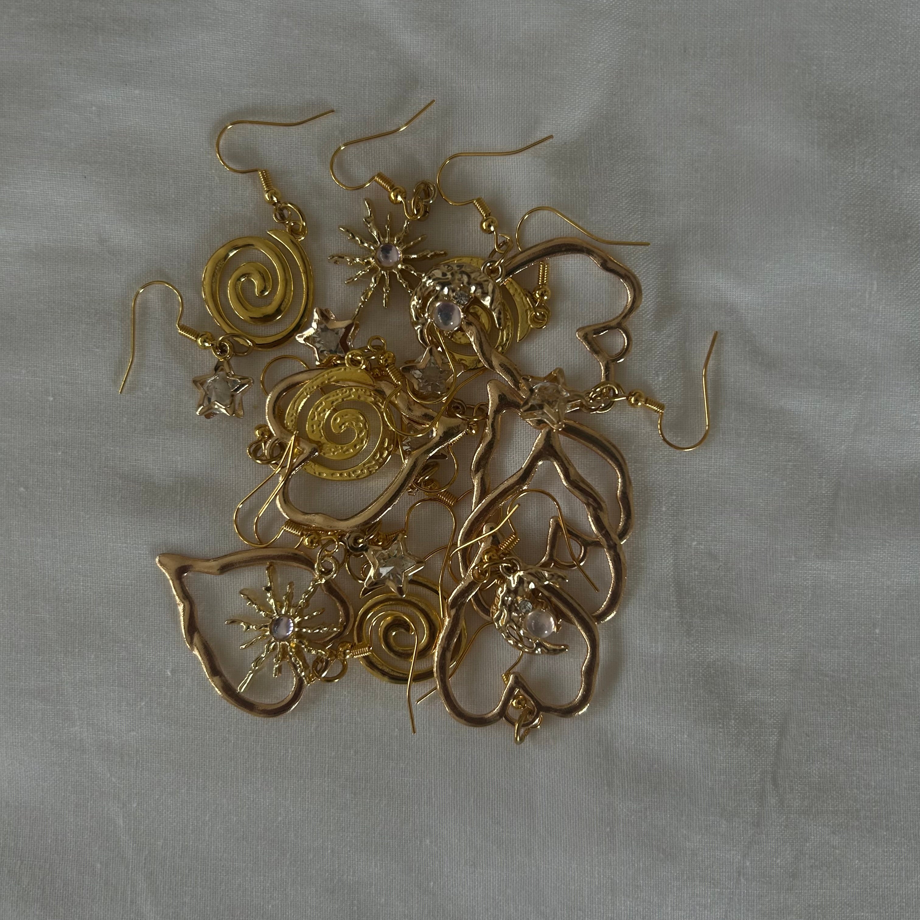 gold tones mystery earrings