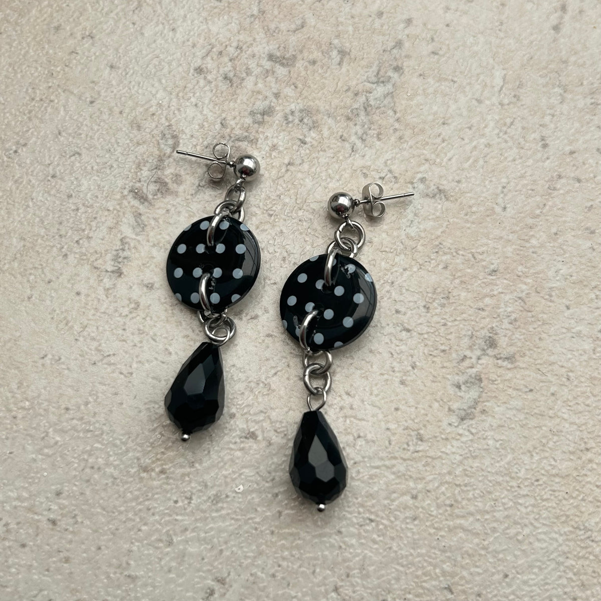 Polka dot teardrop stud earrings