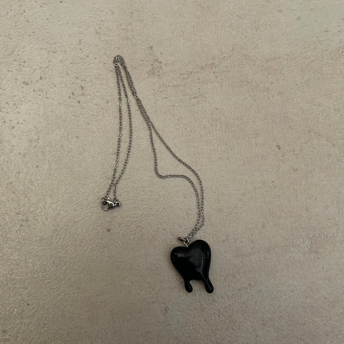 Black gory heart necklace