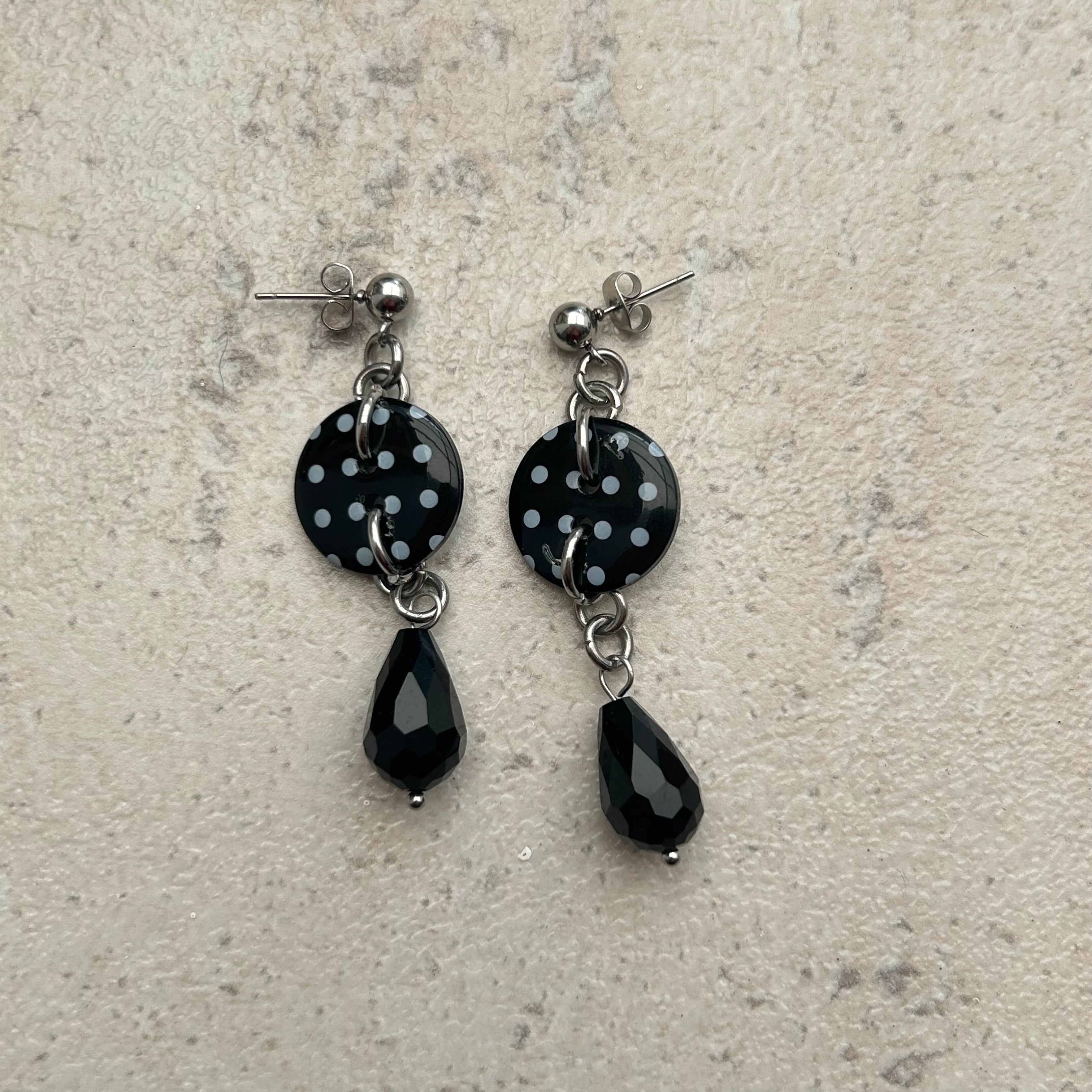 Polka dot teardrop stud earrings