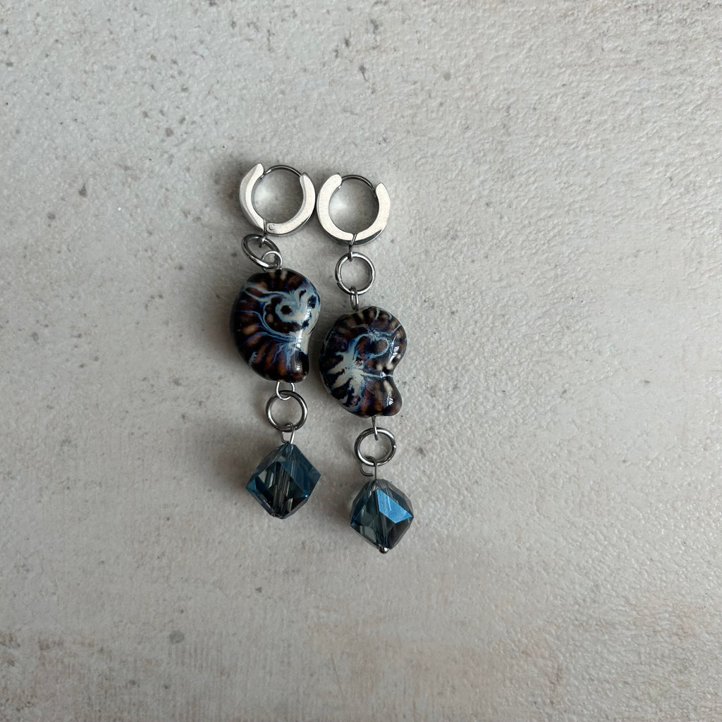 Ceramic shell bead Huggies