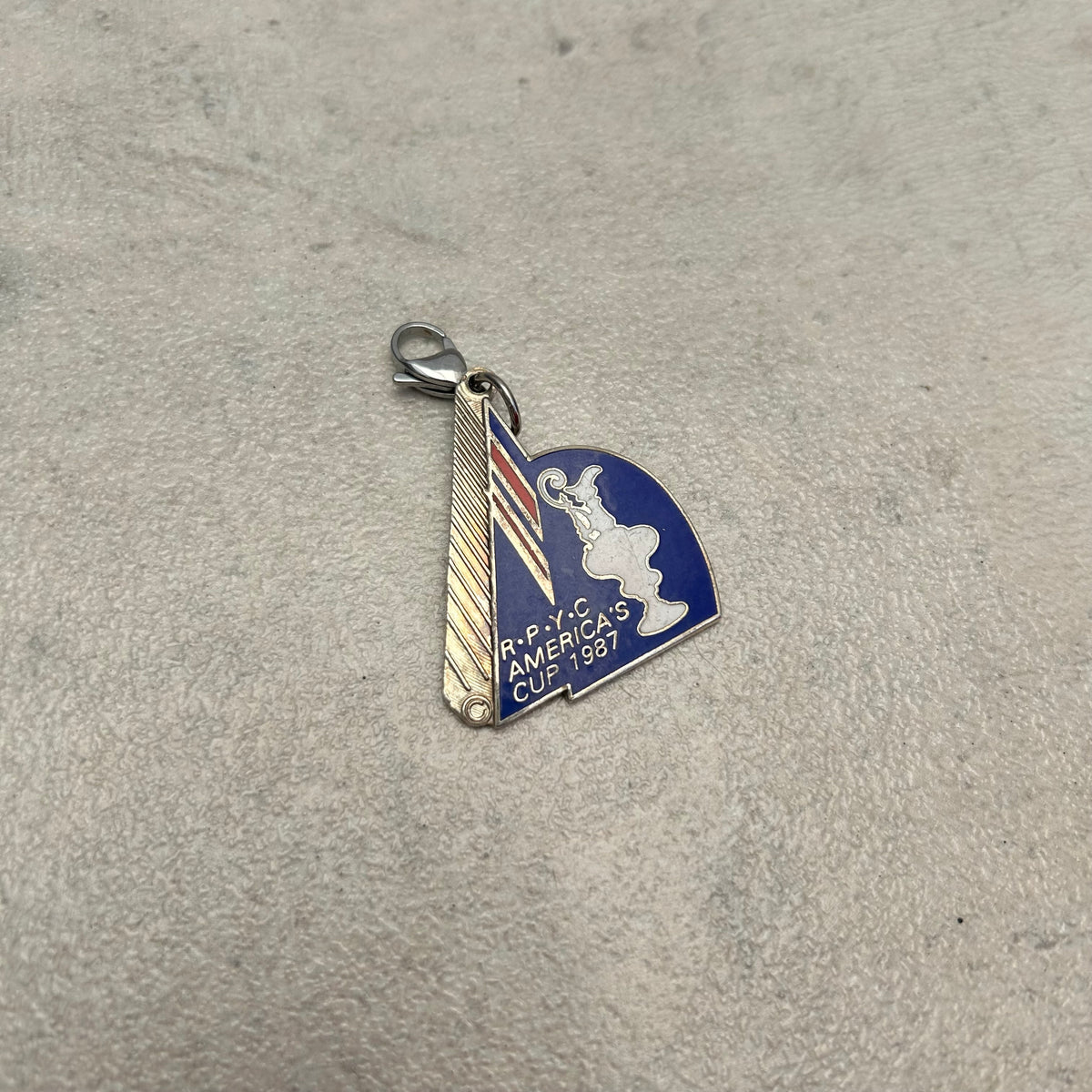 Vintage 1987 clip-on charm