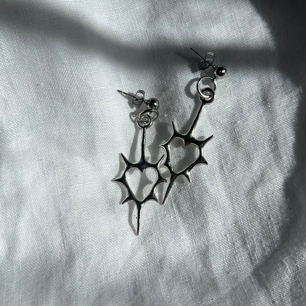 Heart spike stud earrings