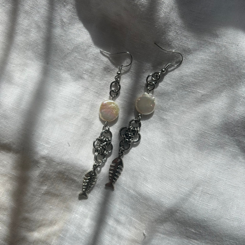 Chainmail freshwater pearl fish charm earrings