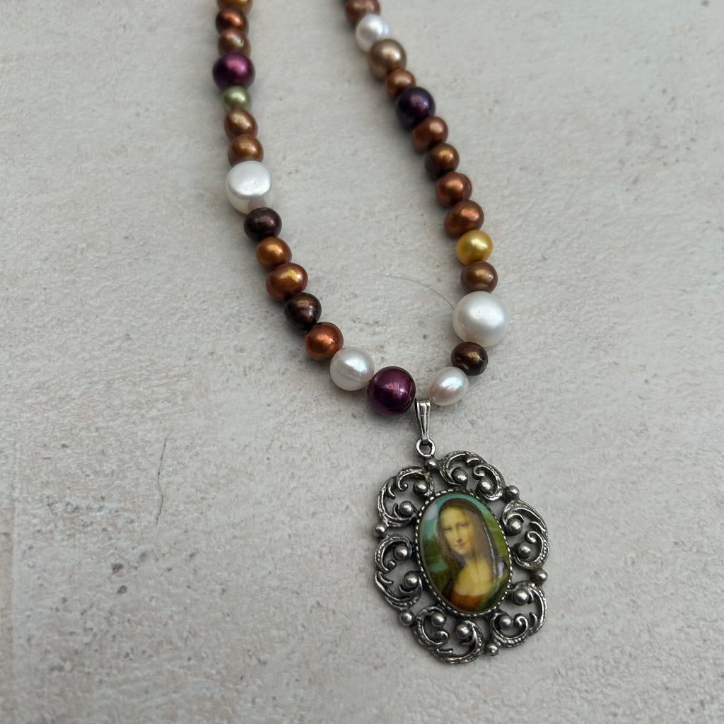 Mona Lisa antique pendant freshwater pearl necklace