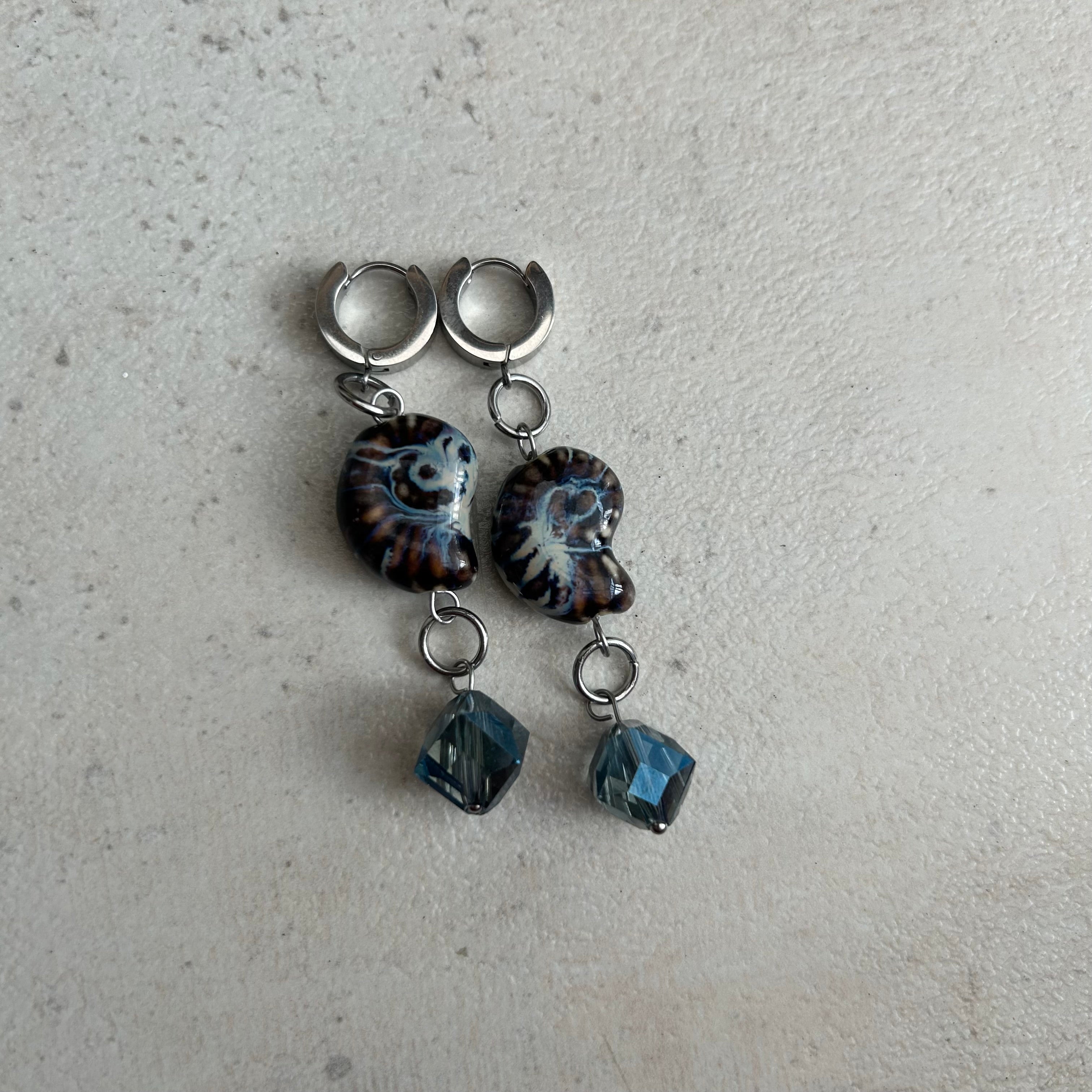 Ceramic shell bead Huggies