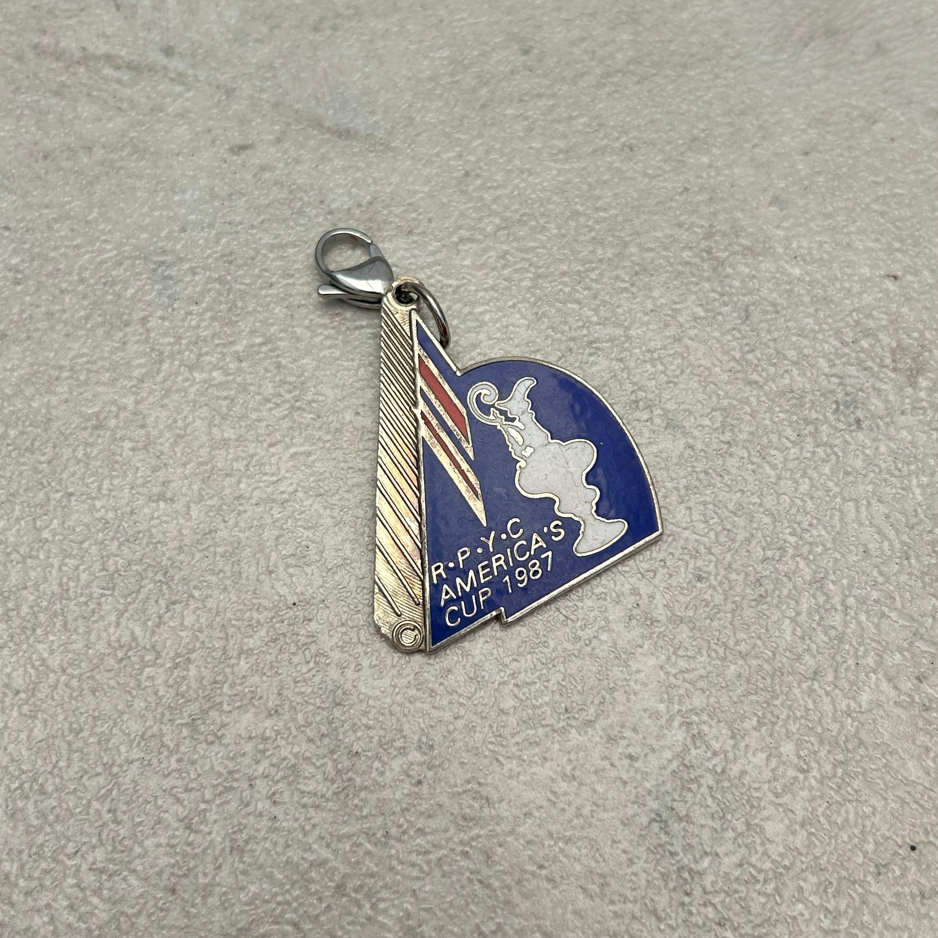 Vintage 1987 clip-on charm