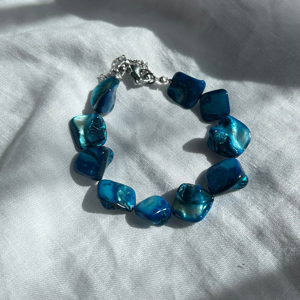 Mother of pearl dyed shell bracelet