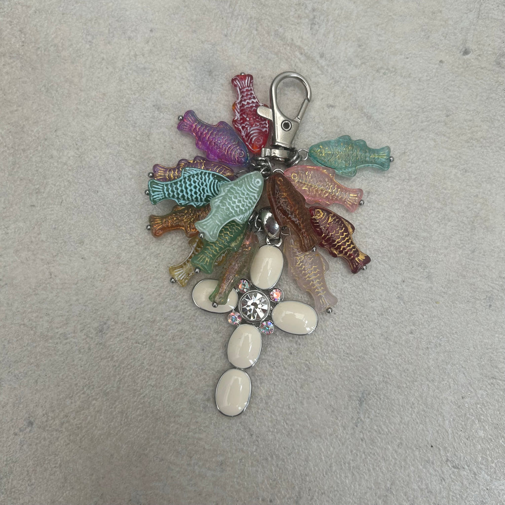 15 fish glass cluster cross keyring