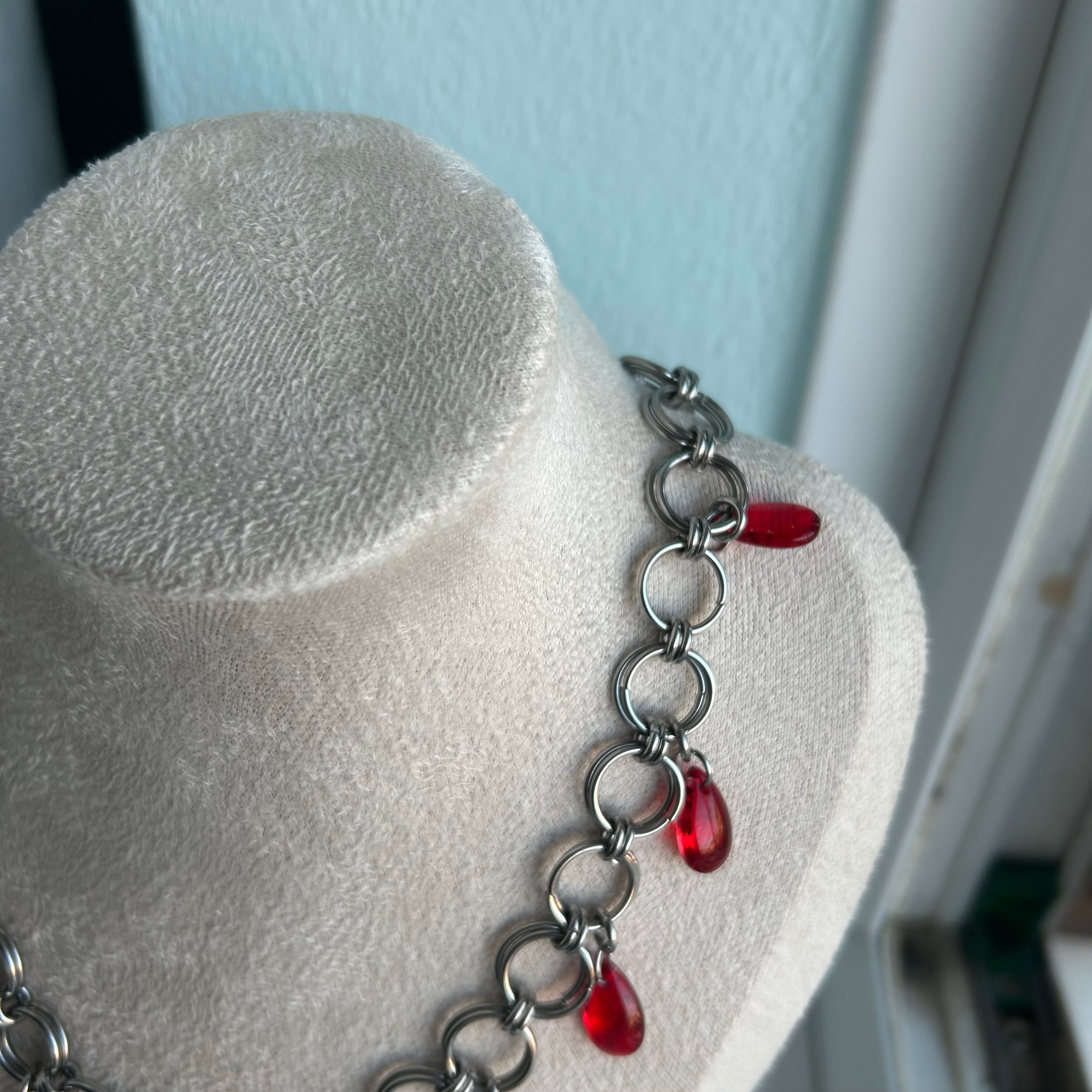 Chainmail stainless steel red droplet necklace