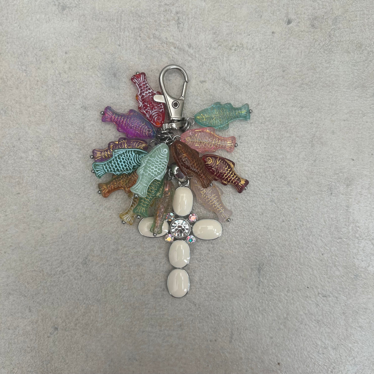 15 fish glass cluster cross keyring