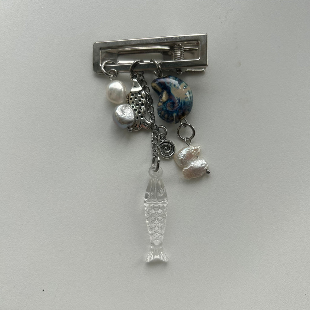 Fish and pearl cluster clip