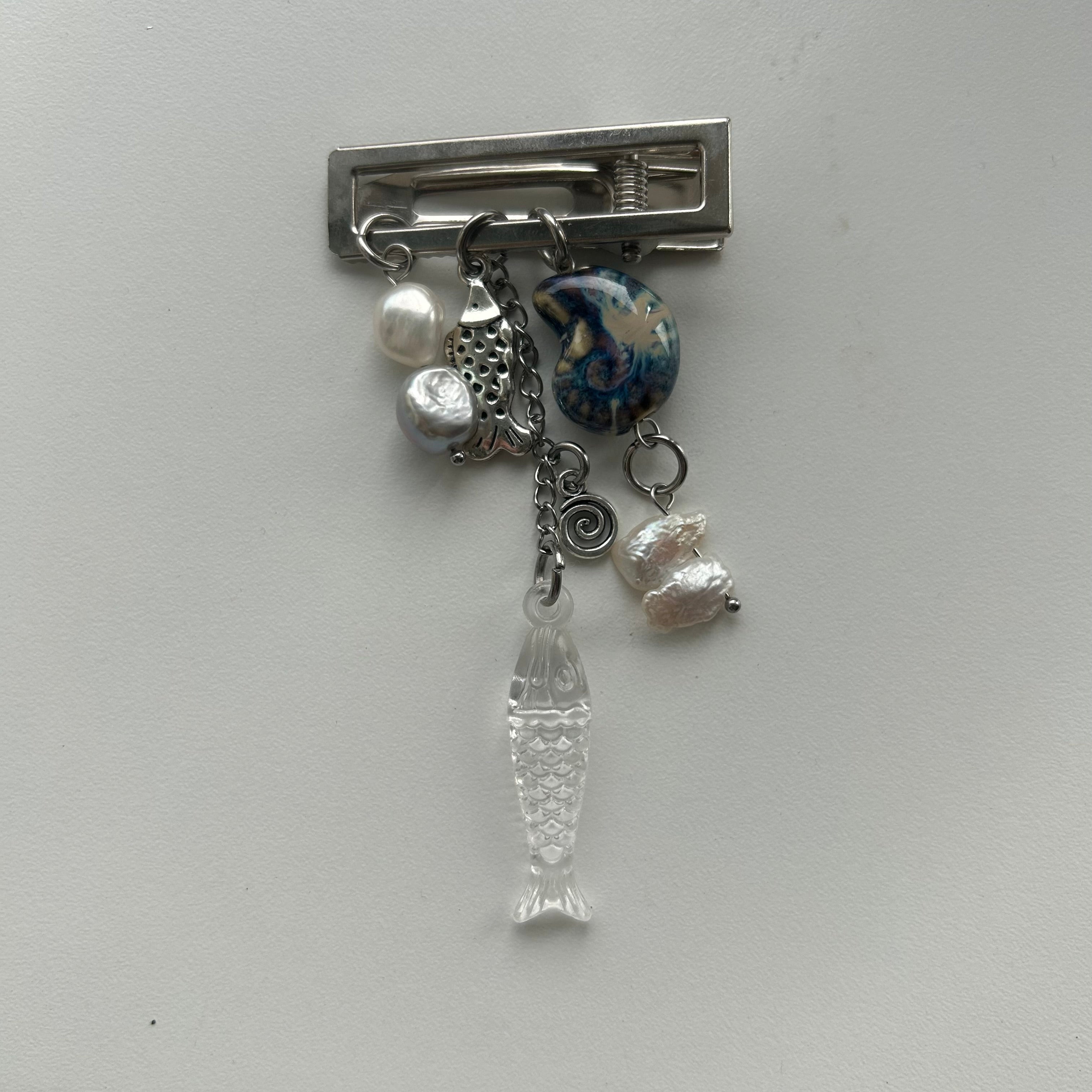 Fish and pearl cluster clip