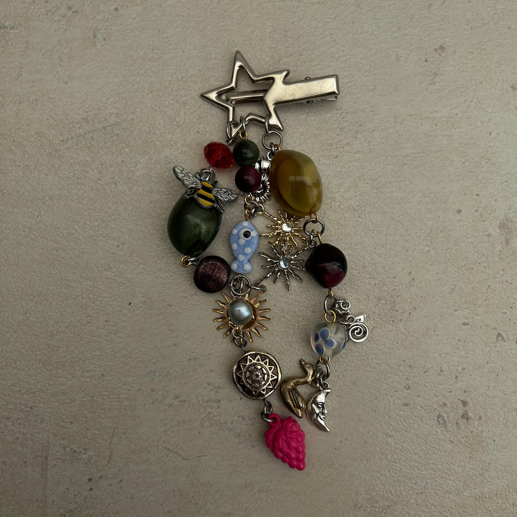 Cluster clutter fish berry clip