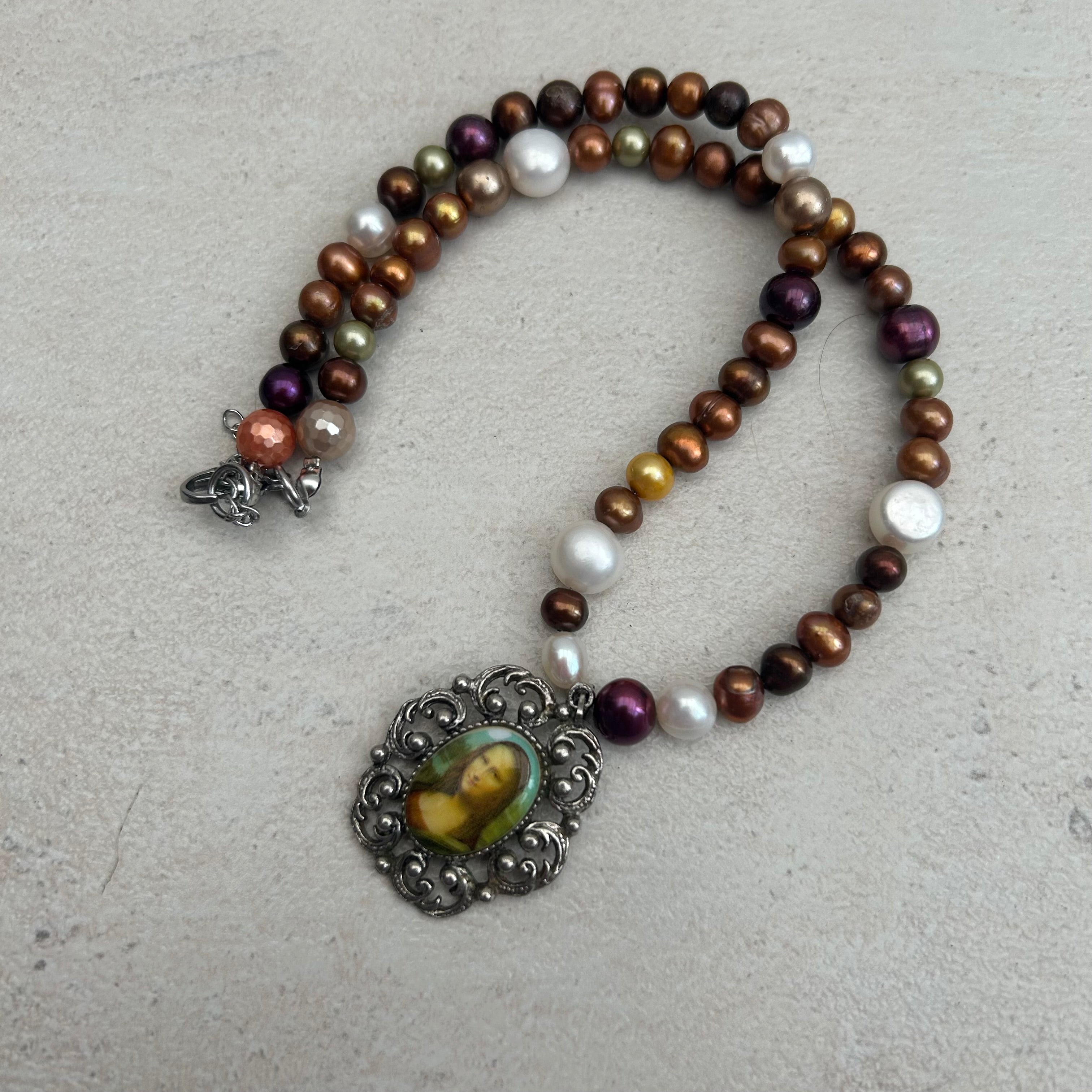 Mona Lisa antique pendant freshwater pearl necklace