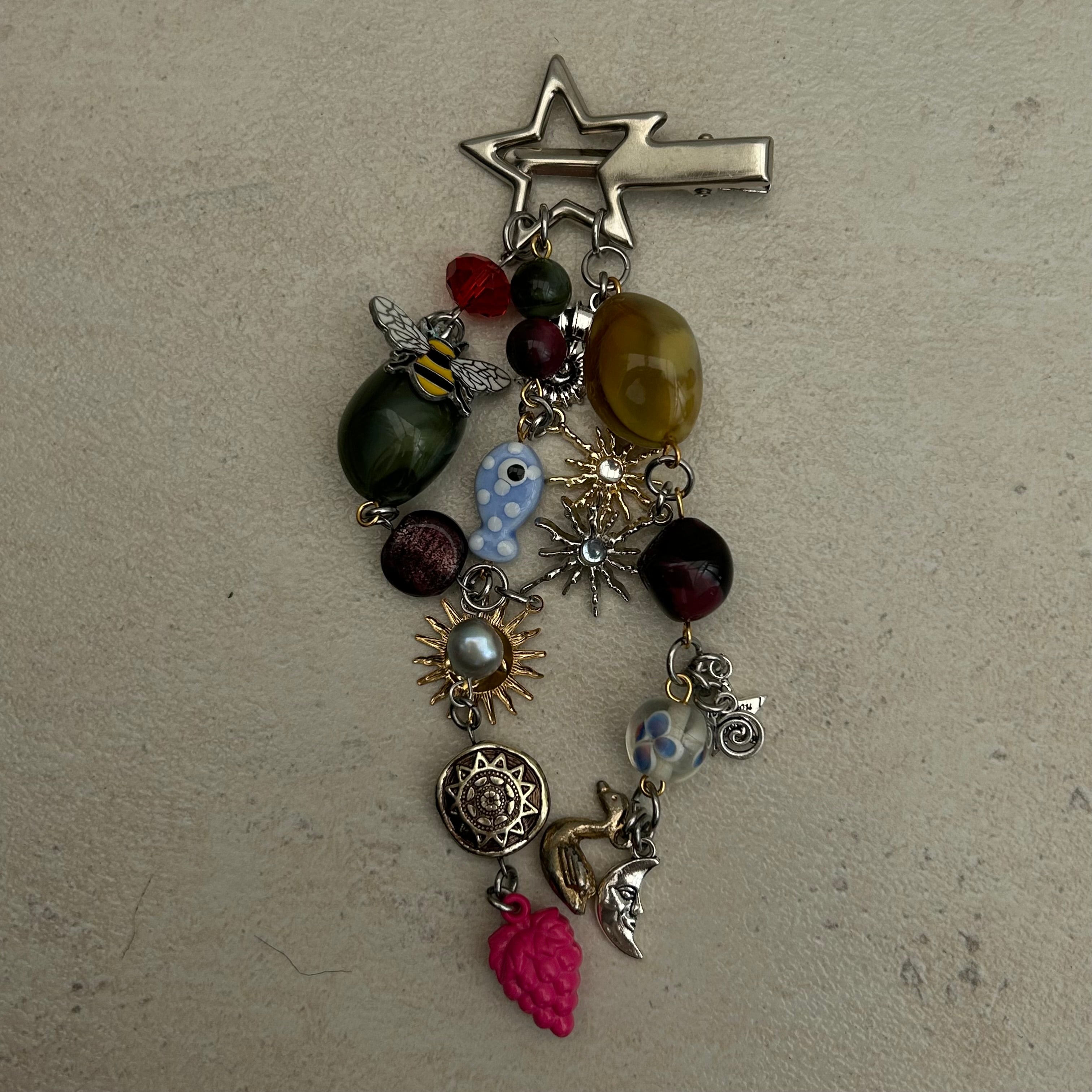 Cluster clutter fish berry clip