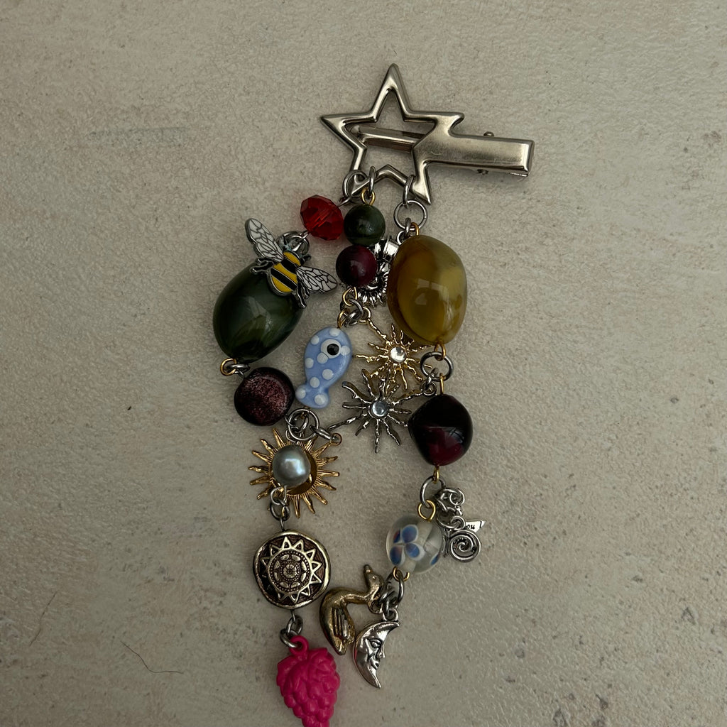 Cluster clutter fish berry clip