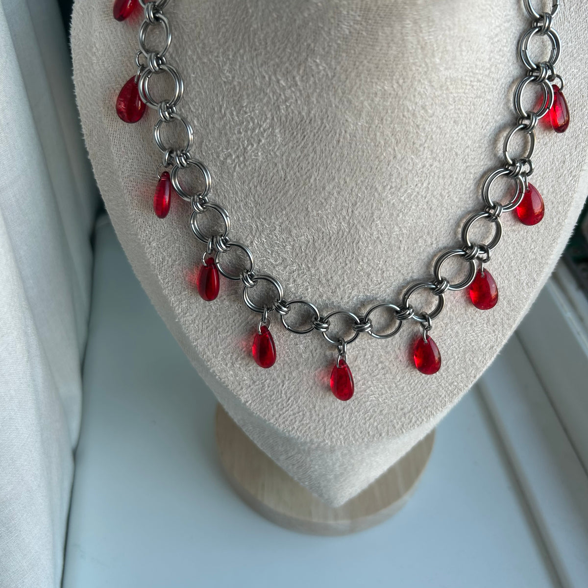 Chainmail stainless steel red droplet necklace